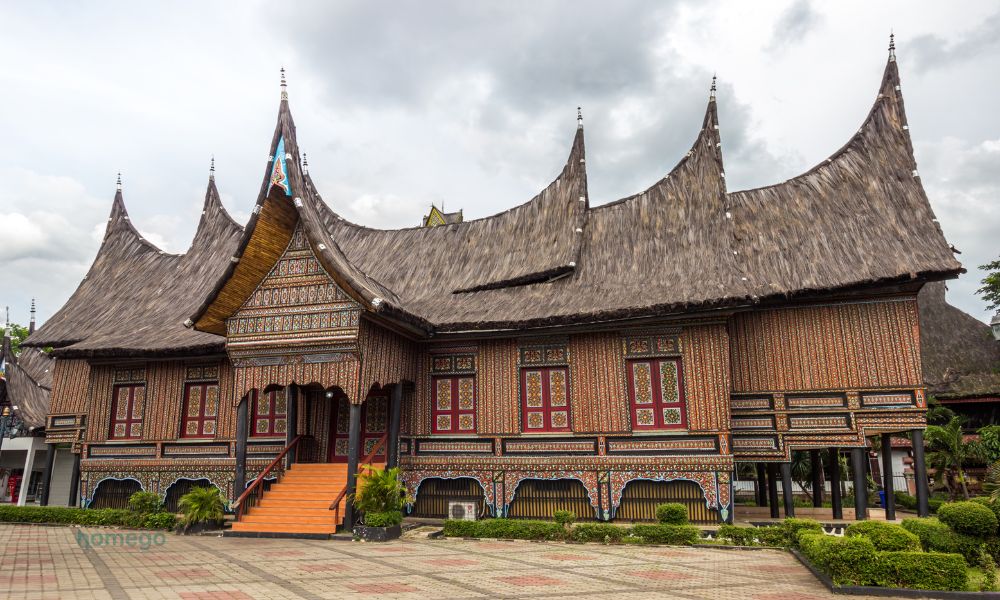 Daftar Lengkap Rumah Adat di Indonesia dan Ciri Khasnya